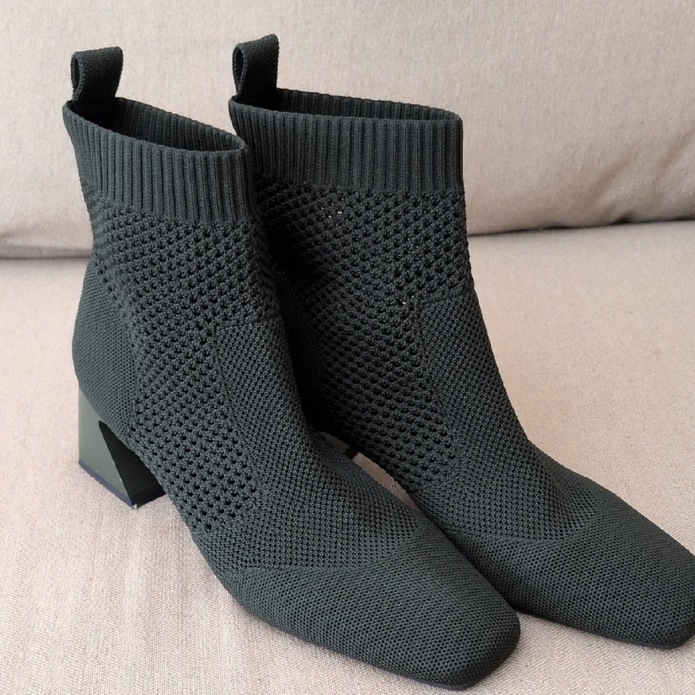 Vivaia Melissa Perforated Bootie 40/9